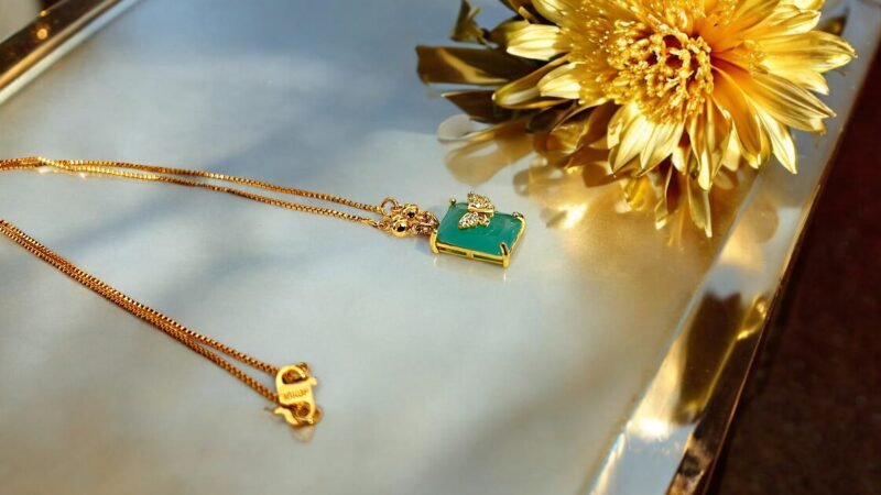 "Stunning Green Stone Necklace: Elegant Jewelry for Every Occasion"